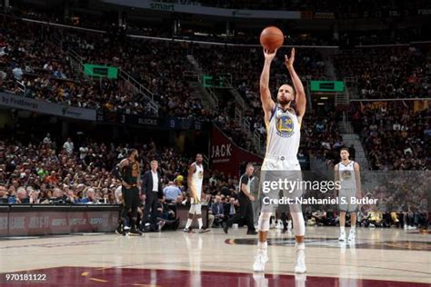 Stephen Curry Free Throw Photos and Premium High Res Pictures - Getty ...