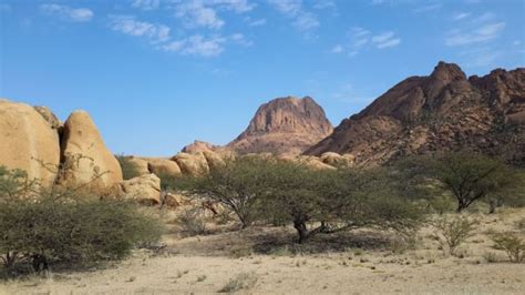 Visita al Spitzkoppe, el pico de granito que vigila Namibia