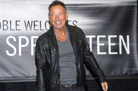 Bruce Springsteen Book Signing in L.A. Moves Fans to Tears | Billboard