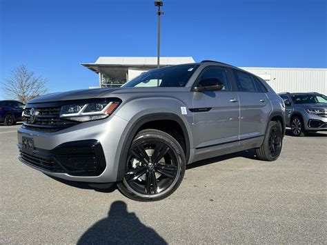 New 2023 Volkswagen Atlas Cross Sport 3.6L V6 SEL R-Line Black in Keene NH