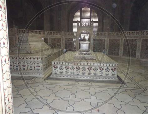 Image of Mumtaz and Shah Jahan's tomb inside the Taj Mahal-AG786953-Picxy