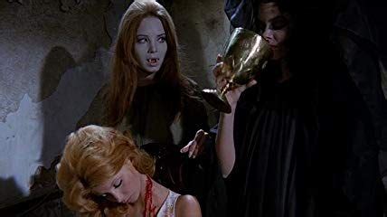 The Werewolf Versus the Vampire Woman (1971) | Images cachées