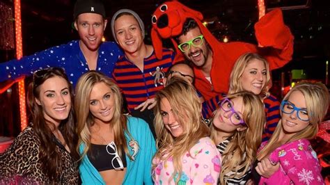 San Diego, Oct 26: Gaslamp Onesie Pub Crawl | Pub crawl, Onesie unicorn ...