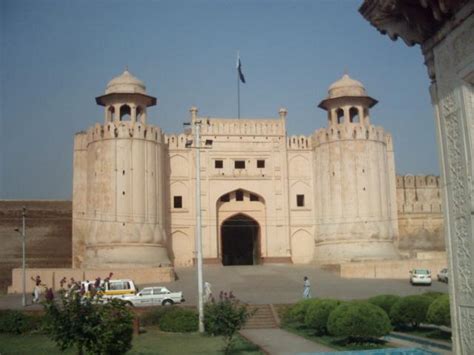 Lahore Fort Historical Facts and Pictures | The History Hub