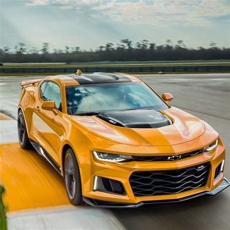 First Full Look at New Bumblebee Camaro for Transformers 5 - CAMARO6 ...