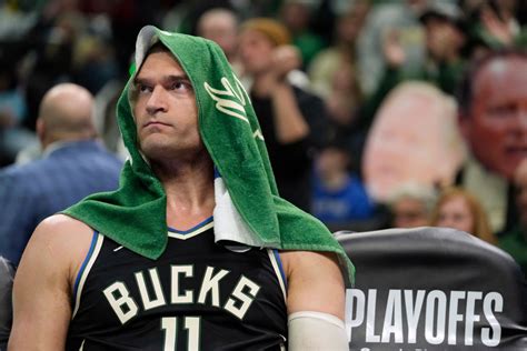 Report: Brook Lopez signs two-year deal with Milwaukee Bucks