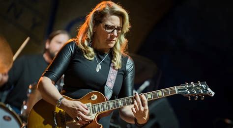 Women of the Guitar, 10 of the Best Female Guitarists in History - HubPages