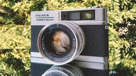 Fujica Compact Deluxe Review - Fujifilm’s Most Unusual 35mm Rangefinder