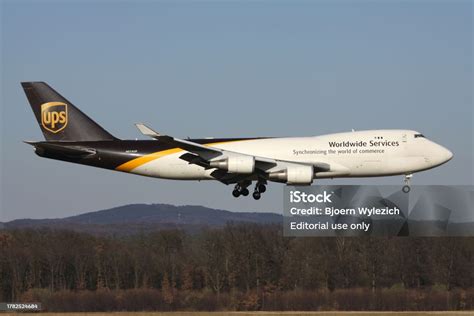 Ups Boeing 747400f Stock Photo - Download Image Now - Aerospace ...