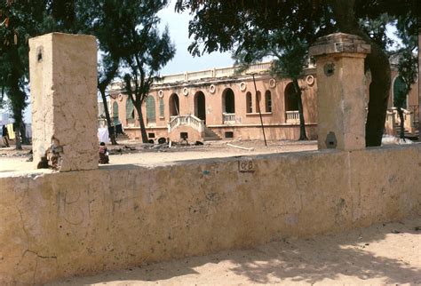 ‎Building on Gorée Island - UWDC - UW-Madison Libraries