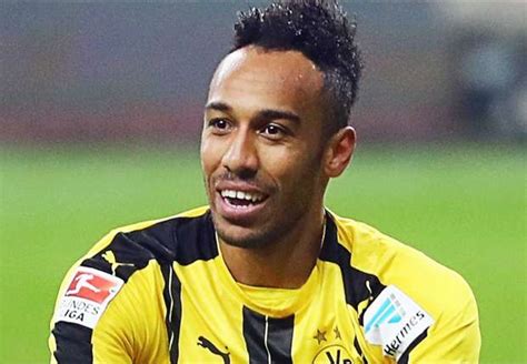 VIDEO: Aubameyang shows off glow-in-the-dark hair - Goal.com