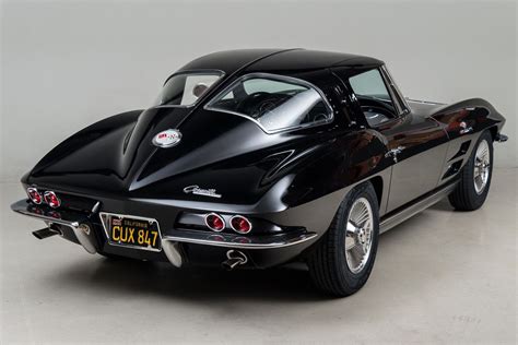 1963 Chevrolet Corvette Stingray Split Window Coupé | Шевроле corvette, Корветы, Классические ...