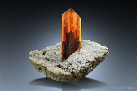 Brookite - Mineral Properties, Photos and Occurence