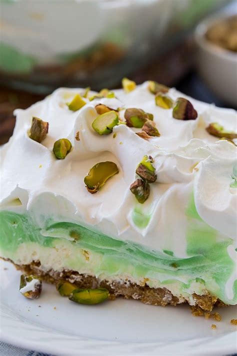 Easy Pistachio Martini Recipe - RECIPESH