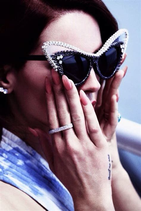 Lana del Rey Sunglasses | Stylish sunglasses, Lana del rey, Sunglasses