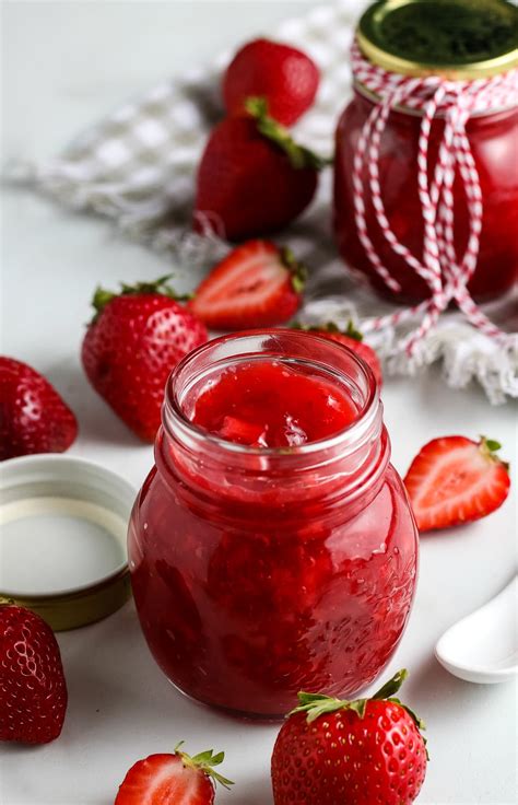 Easy Strawberry Sauce - Mommy Hates Cooking