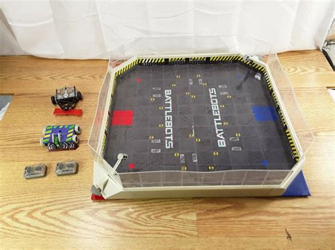 Battlebots Arena with 2 Working Battlebots/Remotes See Pictures | #2103850227