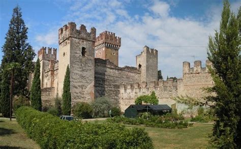 Lazise Castle Ruins, Lazise, Italy - SpottingHistory.com