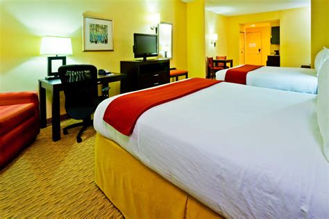 Holiday Inn Express & Suites Nashville-Opryland, an IHG Hotel, 2461 ...