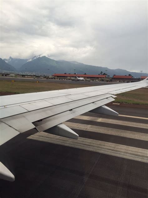 Kahului airport, Maui | Kahului airport, Airplane view, Kahului