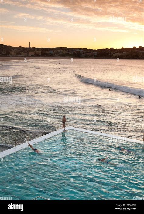 Sunrise at the Bondi Icebergs swimming pool in Bondi, Sydney, Australia ...