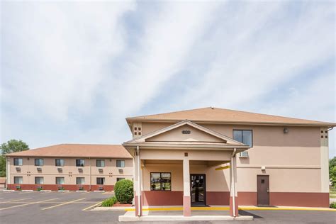 Super 8 by Wyndham Rock Falls Sterling Area | Rock Falls, IL Hotels