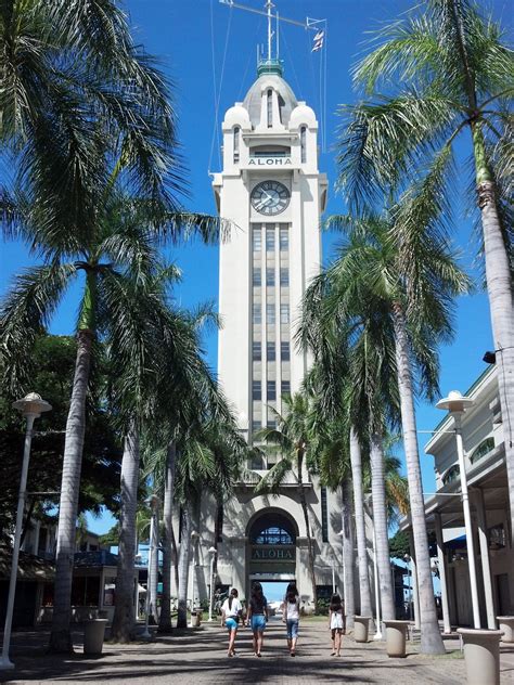 Life in the LinOhana: Visiting Aloha tower