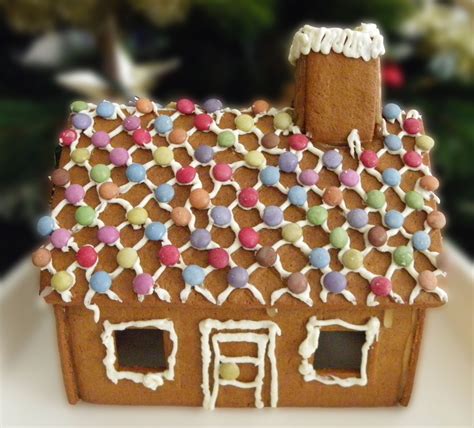 Decorate a Gingerbread House for Christmas