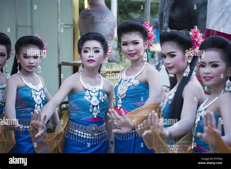 THAILAND ISAN SURIN SIKHORAPHUM TEMPLE PEOPLE Stock Photo - Alamy