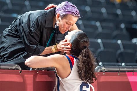 Sue Bird, Megan Rapinoe share kiss after US women's basketball gold