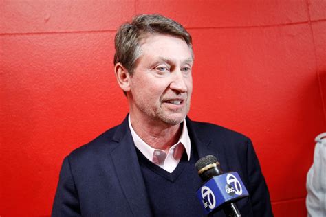 Wayne Gretzky To Headline TNT's NHL TV Coverage