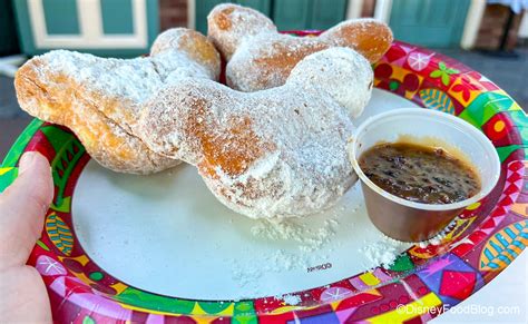 The Ultimate Guide To Disneyland Beignets - Disney by Mark