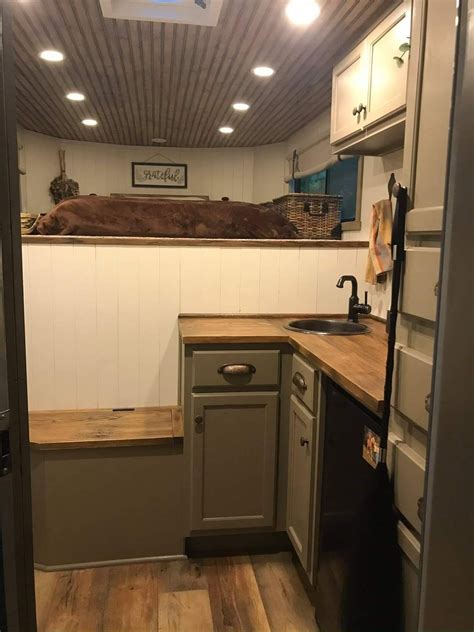 Pin by Kailyn Braddock on Horse trailer | Horse trailer living quarters ...