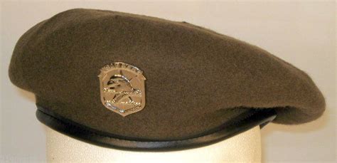 Épinglé sur Berets, Berets, Berets - A Look at Military Berets