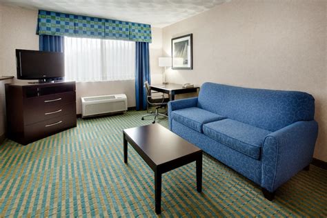 Holiday Inn Express and Suites, an IHG Hotel Smithfield, Rhode Island, US - Reservations.com