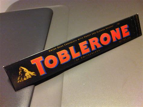 Regin's Realm: Chocolate review: Toblerone Swiss dark chocolate