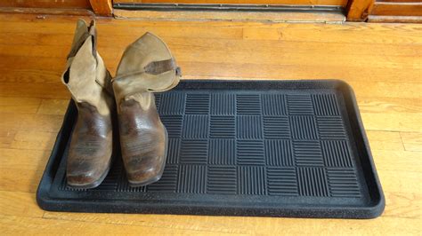 Grid Embossed Natural Rubber Boot Tray - 32 x 16 x 1