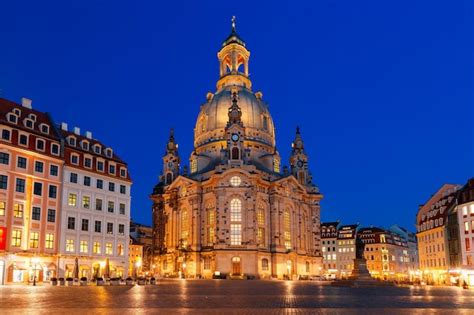 Premium Photo | Frauenkirche at night in dresden, germany