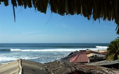 El Zonte Surf Photo by Joerg Rossbach | 8:00 am 23 Mar 2010