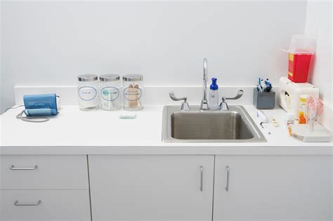 What Are Laboratory Cabinets And Countertops Made Of?