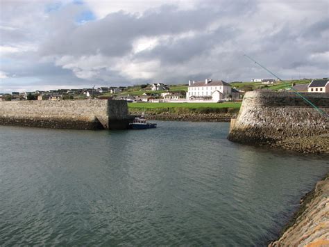 Entrance, Mullaghmore harbour © Willie Duffin cc-by-sa/2.0 :: Geograph ...