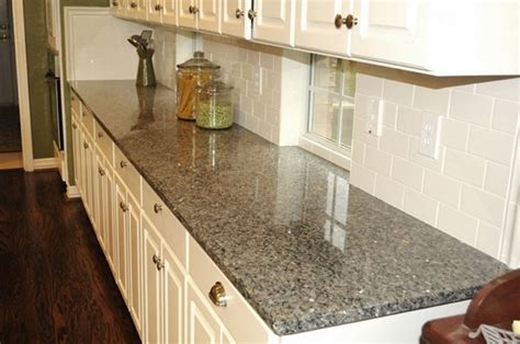 New Caledonia granite countertops - trendy gray shades in the kitchen