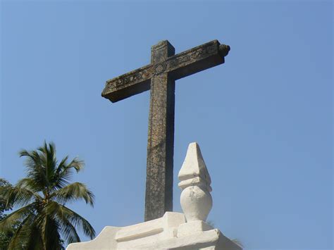 File:Basilica of Bom Jesus cross.JPG - Wikimedia Commons