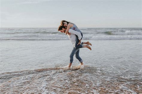 Fotos de pareja en la playa | Lucia & Alfredo | Sesión en la playa | Fotos de parejas en la ...