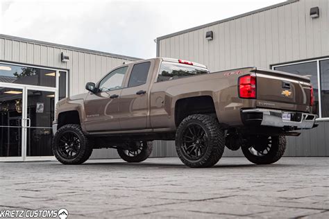 Lifted 2014 Chevy Silverado 1500 with 7 Inch Rough Country Suspension ...