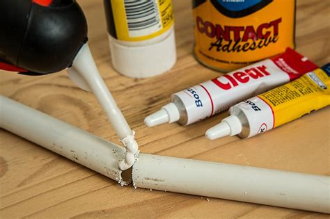 Silicone vs. Acrylic: Choosing the Right Caulk for Your Project ...