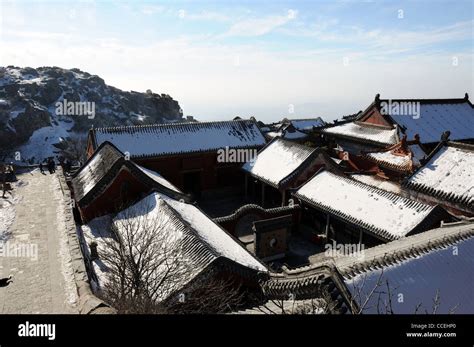 Temple door at one of the temples on Mount Taishan Stock Photo - Alamy