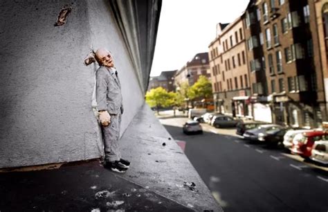 Miniature Sculptures in City Photography_7 – Fubiz Media