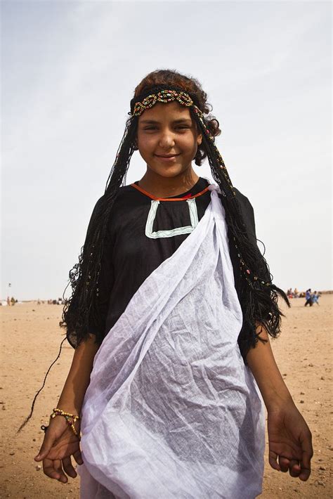 Traditional Sahrawi Girl | Moroccan people, African hairstyles, Tuareg people