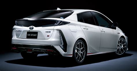 2017 Toyota Prius PHV GR Sport-2 - Paul Tan's Automotive News